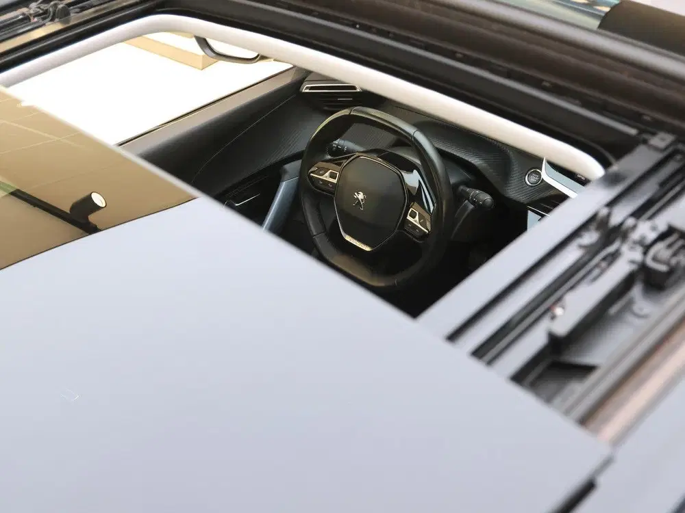 Peugeot 2008 SUV Blue Lease Allure 100 pk uit 2020, foto 9
