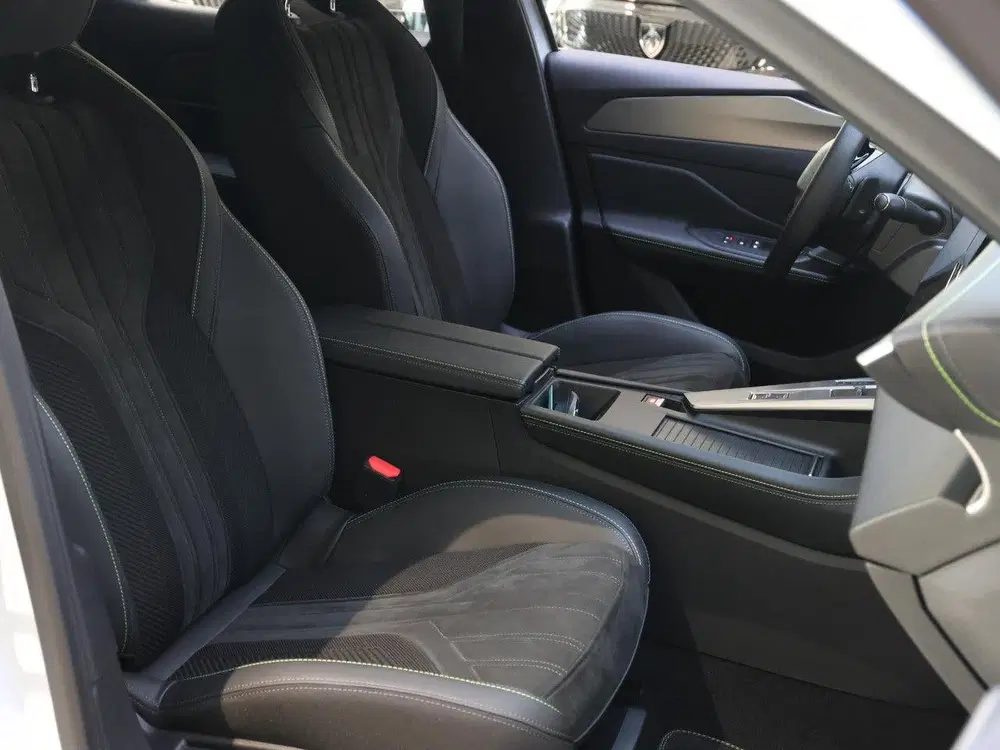 Peugeot 408 GT Hybrid 145 pk Automaat uit 2025, foto 12
