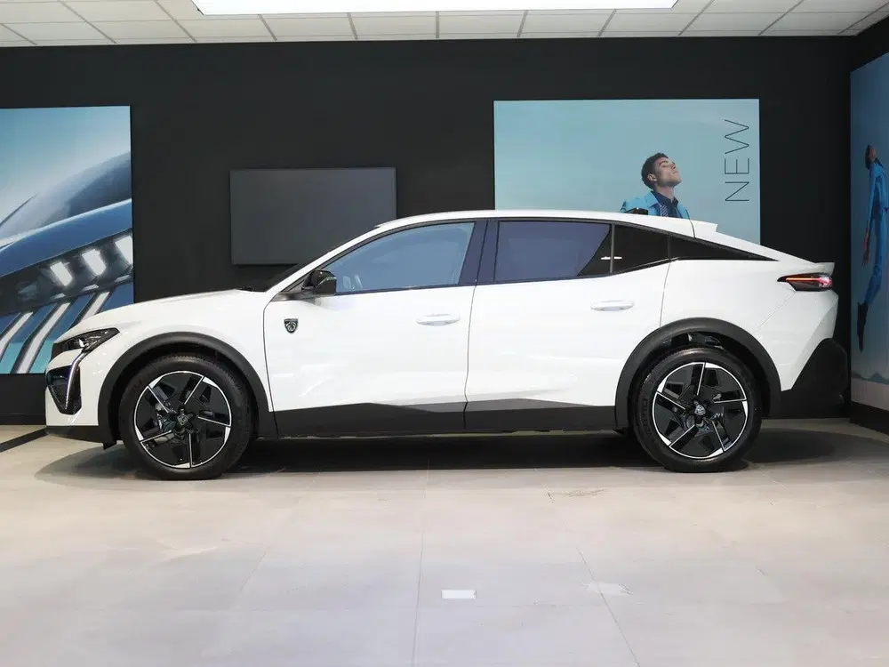 Peugeot 408 GT Hybrid 145 pk Automaat uit 2025, foto 2