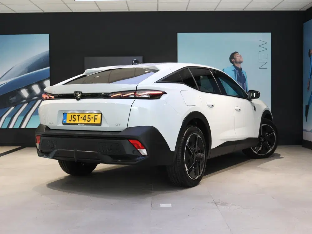 Peugeot 408 GT Hybrid 145 pk Automaat uit 2025, foto 3