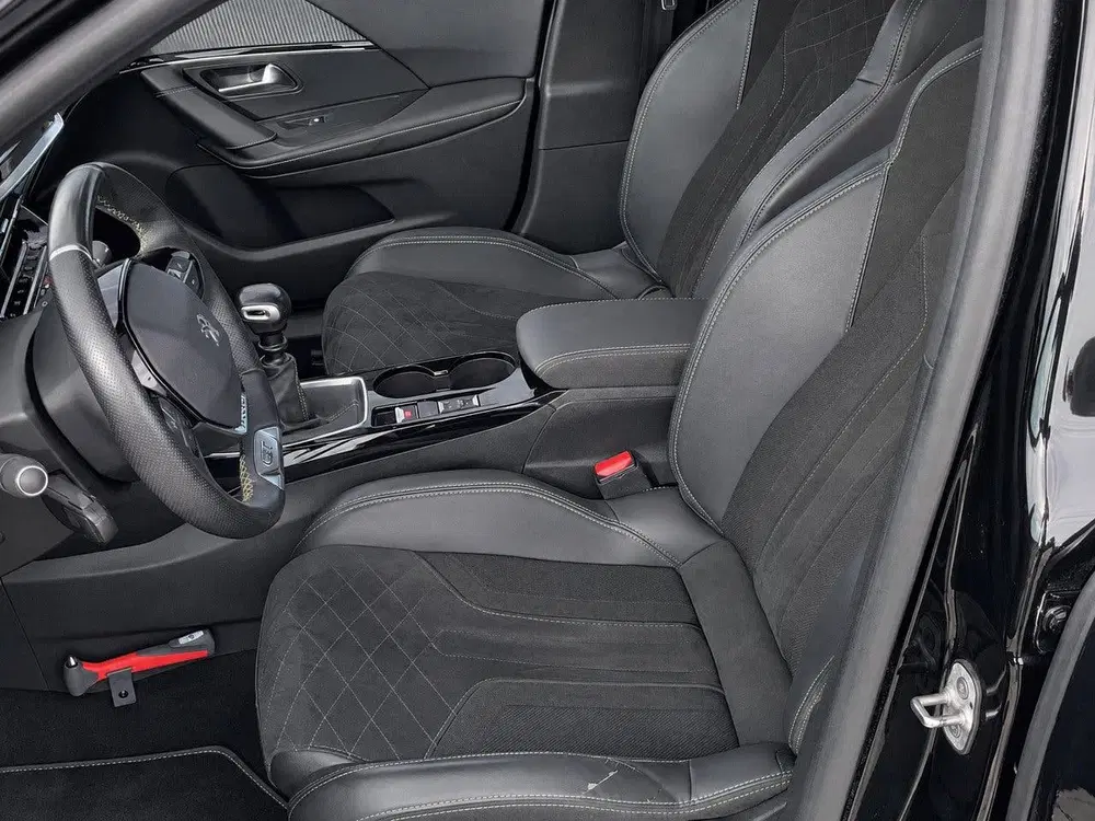Peugeot 2008 1.2 PureTech GT Pack Navi uit 2021, foto 13