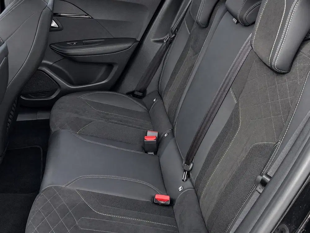 Peugeot 2008 1.2 PureTech GT Pack Navi uit 2021, foto 14