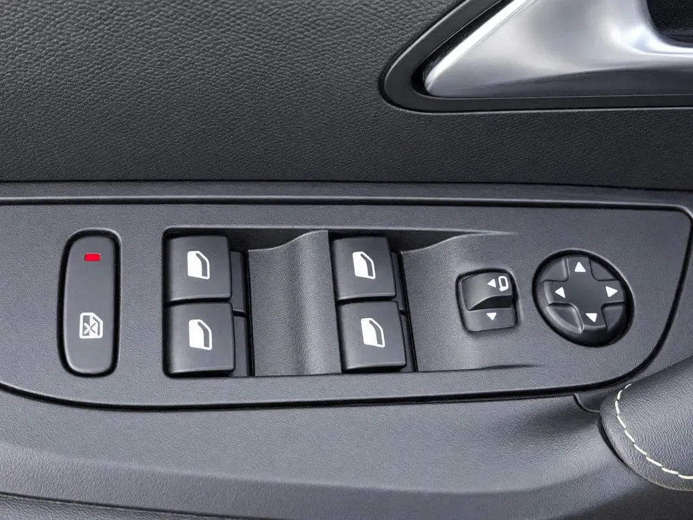 Peugeot 2008 1.2 PureTech GT Pack Navi uit 2021, foto 15
