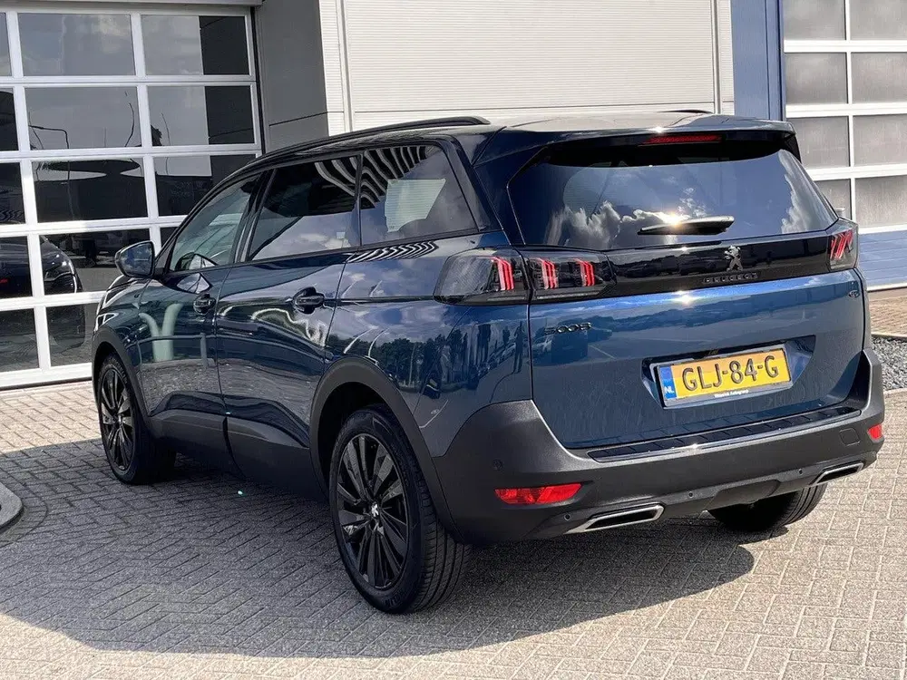 Peugeot 5008 1.2 Hybrid 136 GT Alcantara interieur uit 2024, foto 10