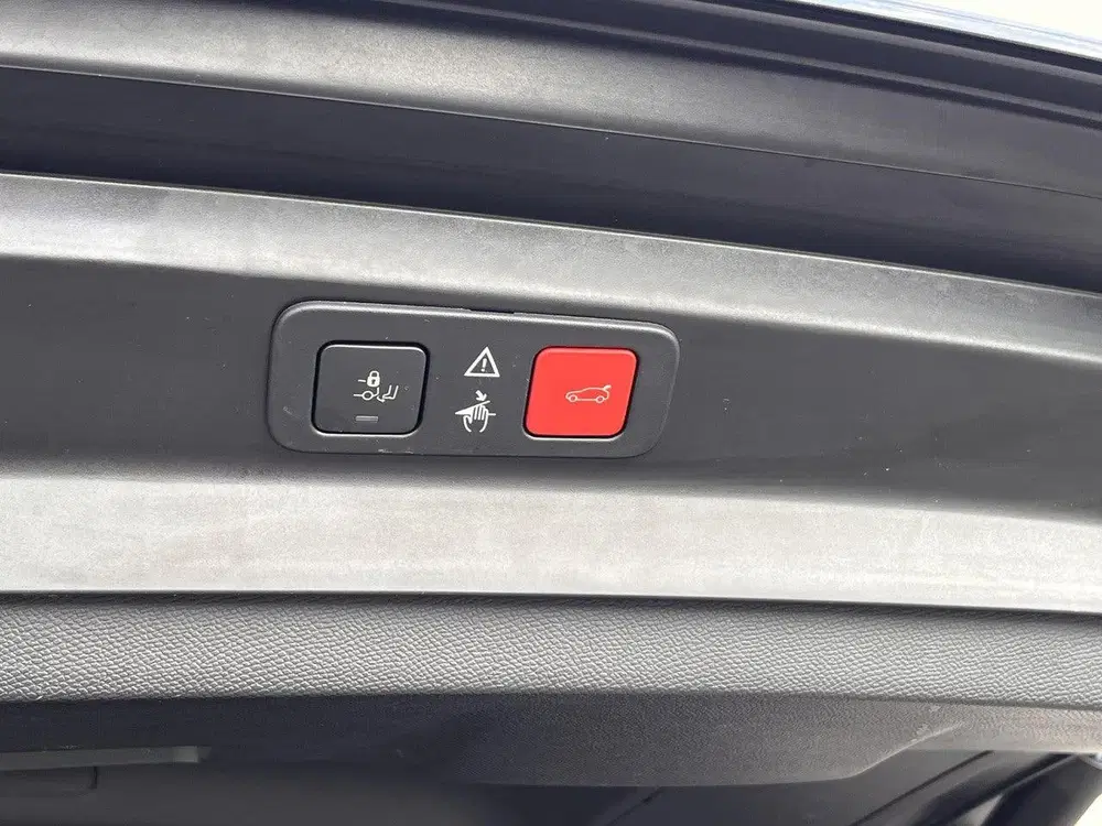 Peugeot 5008 1.2 Hybrid 136 GT Alcantara interieur uit 2024, foto 12