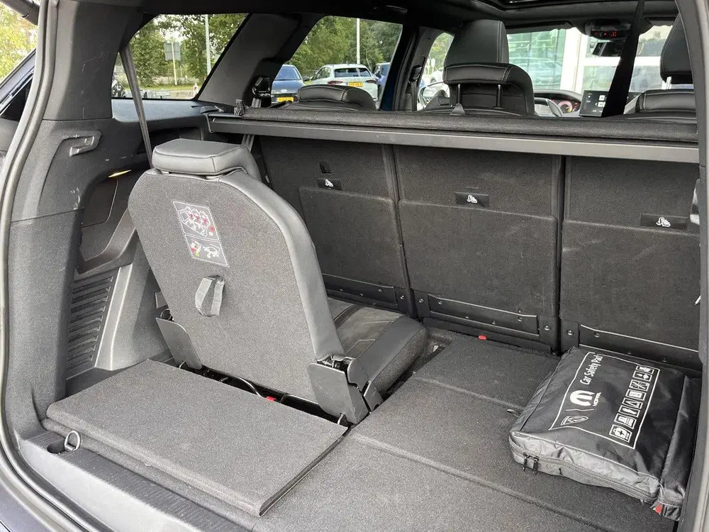 Peugeot 5008 1.2 Hybrid 136 GT Alcantara interieur uit 2024, foto 14