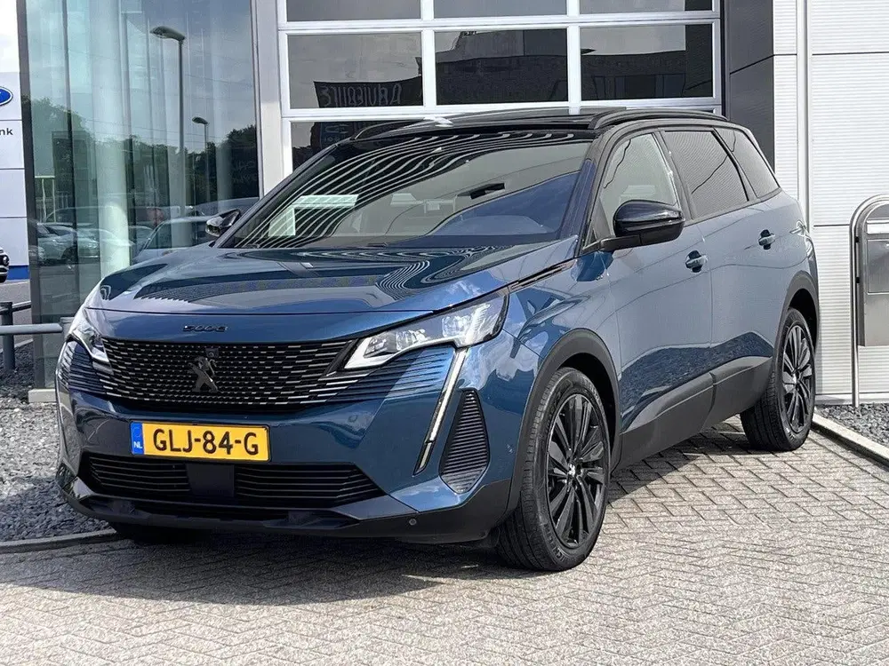 Peugeot 5008 1.2 Hybrid 136 GT Alcantara interieur uit 2024, foto 3