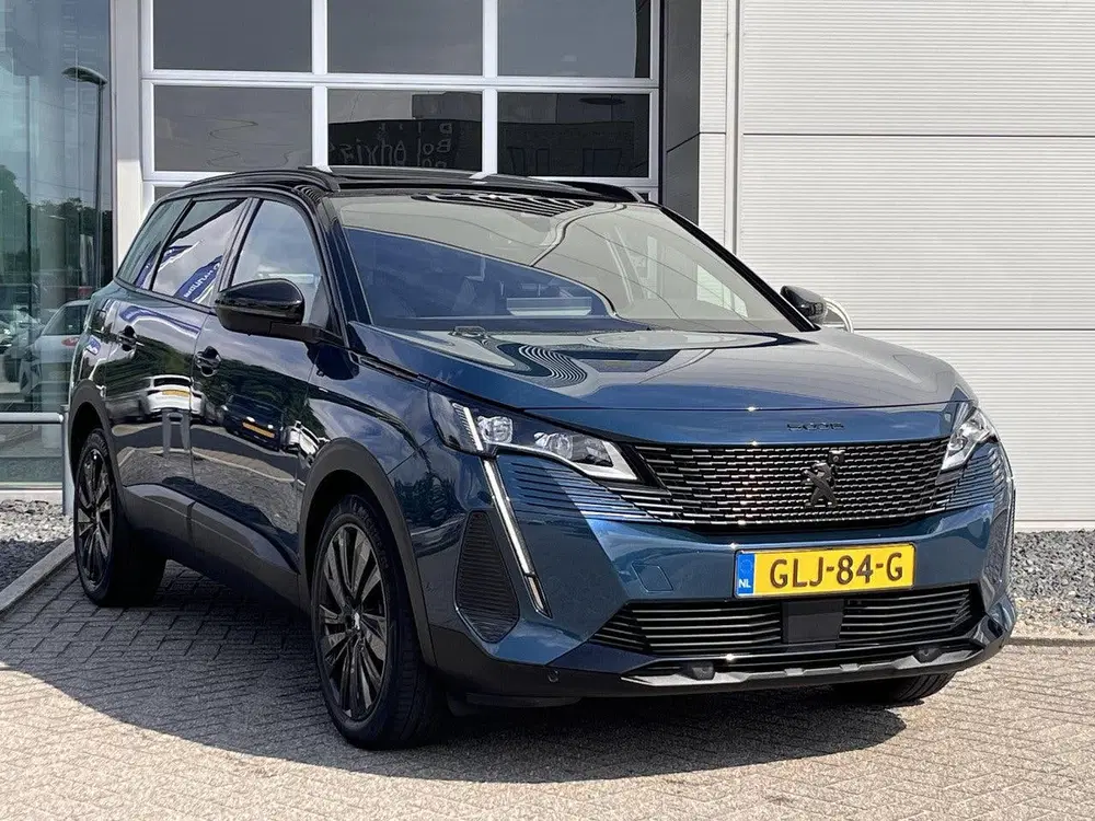 Peugeot 5008 1.2 Hybrid 136 GT Alcantara interieur uit 2024, foto 4