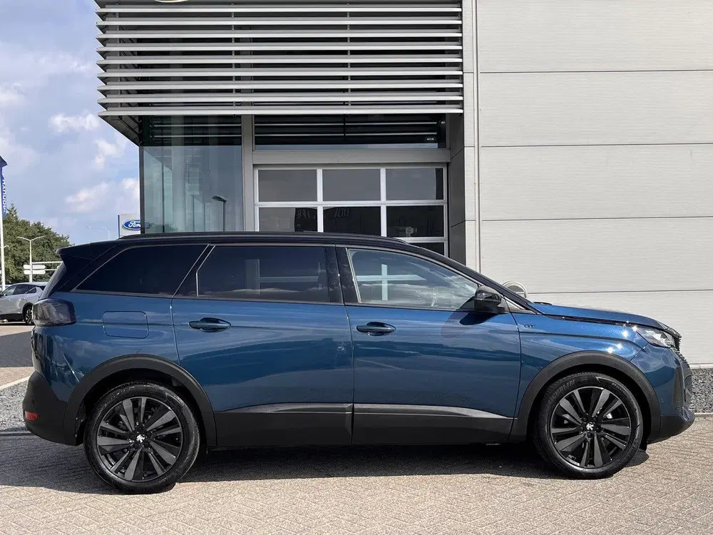 Peugeot 5008 1.2 Hybrid 136 GT Alcantara interieur uit 2024, foto 5