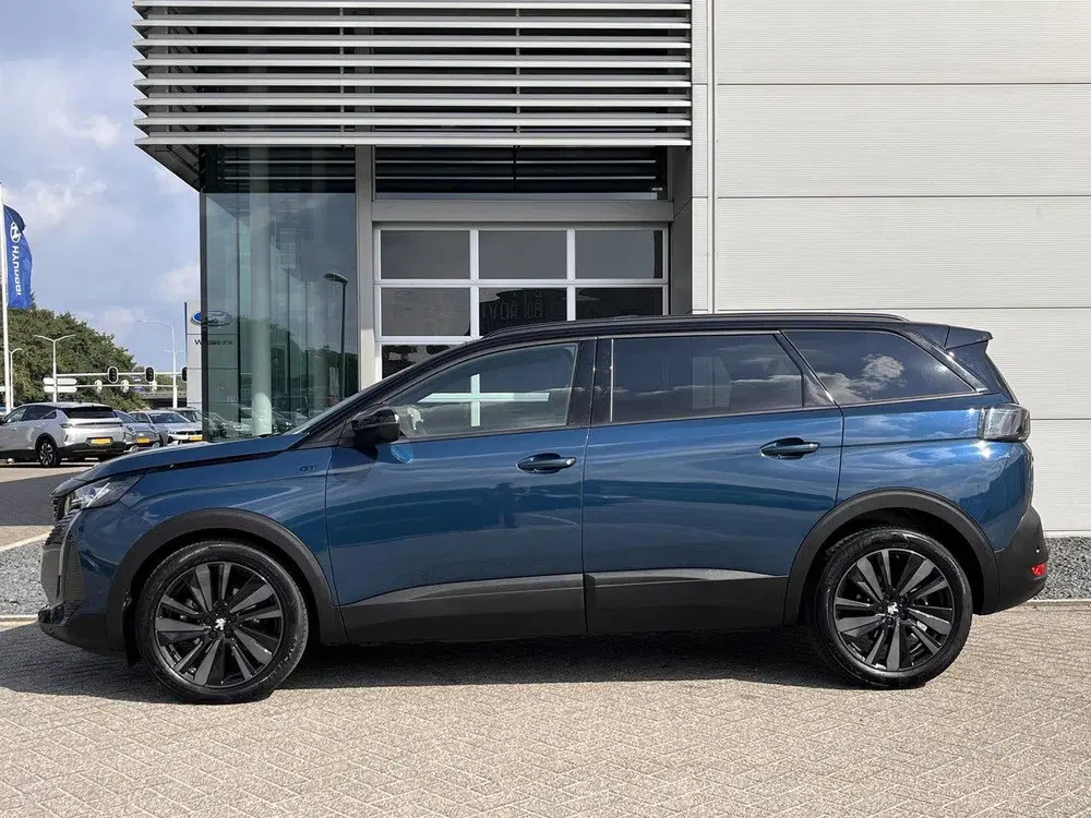 Peugeot 5008 1.2 Hybrid 136 GT Alcantara interieur uit 2024, foto 6