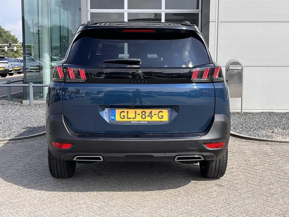 Peugeot 5008 1.2 Hybrid 136 GT Alcantara interieur uit 2024, foto 7