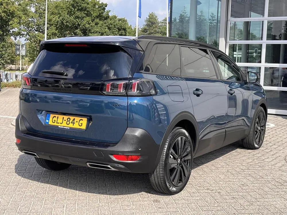 Peugeot 5008 1.2 Hybrid 136 GT Alcantara interieur uit 2024, foto 9