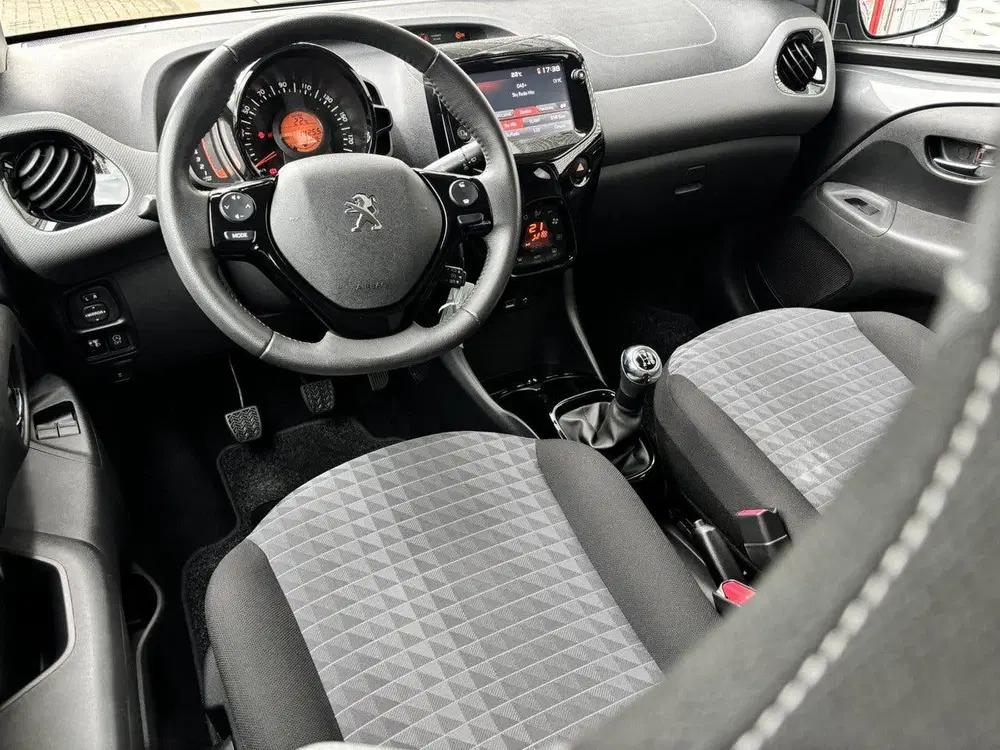 Peugeot 108 5-deurs Allure 1.0 e-VTi 72pk uit 2021, foto 12