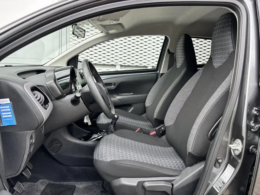 Peugeot 108 5-deurs Allure 1.0 e-VTi 72pk uit 2021, foto 9