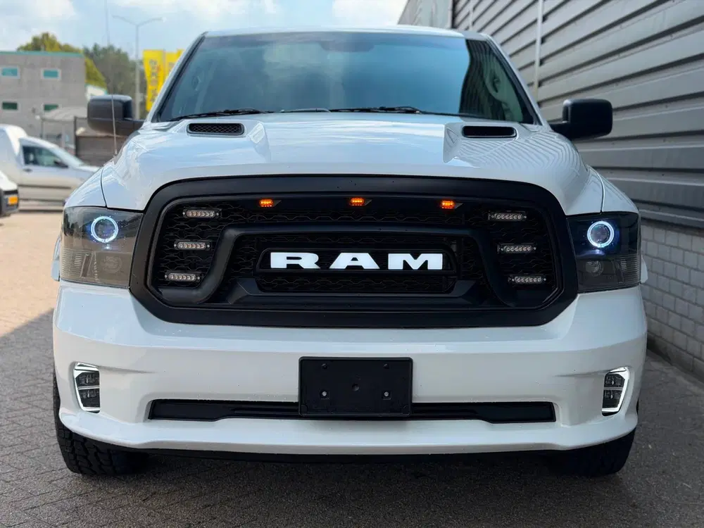 Dodge RAM 5.7 V8 Crew Cab uit 2023, foto 3