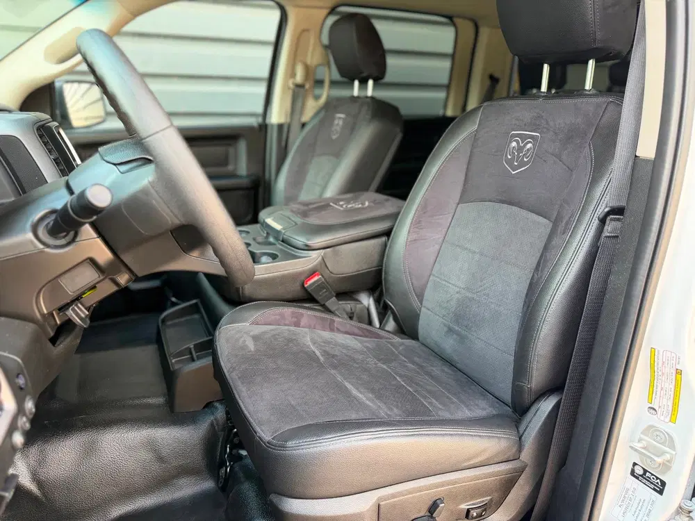 Dodge RAM 5.7 V8 Crew Cab uit 2023, foto 5