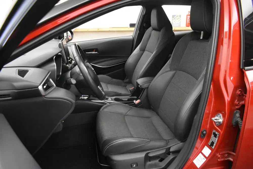 Toyota Corolla 1.8 Hybrid Premium Bi-Tone Head-Up Virtual uit 2022, foto 4