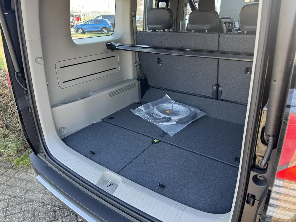 Kia PV5 Passenger Elite Executive 71.2 kWh Inclusief 3000 eu uit 2026, foto 11