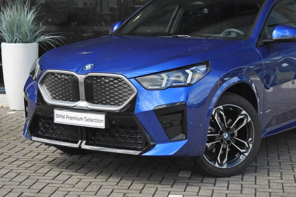 BMW iX2 eDrive20 M Sport uit 2025, foto 2