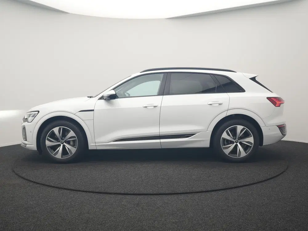 Audi Q8 e-tron 55 Quattro S Line 115 kWh 408pk Dealer O.H uit 2023, foto 2