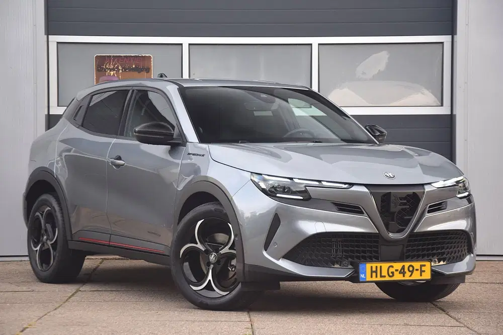 Alfa Romeo Junior 1.2 Turbo Hybrid Ibrida Speciale MATRIX LE uit 2025