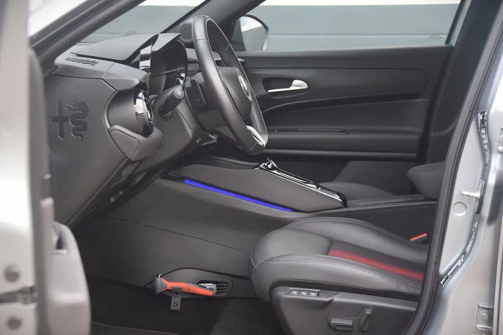 Alfa Romeo Junior 1.2 Turbo Hybrid Ibrida Speciale MATRIX LE uit 2025, foto 8