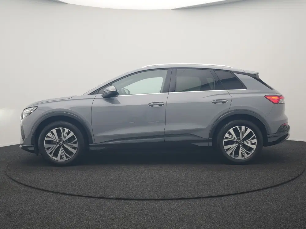 Audi Q4 e-tron 40 S Line 77 kWh 204pk Dealer O.H. uit 2023, foto 3