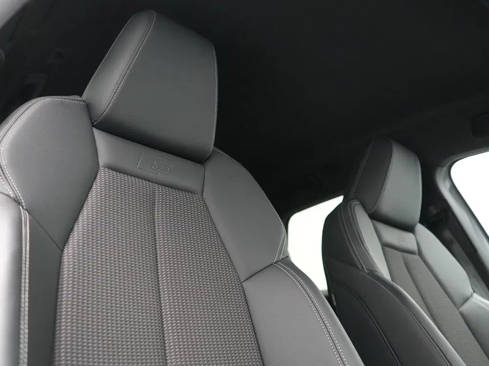 Audi Q4 e-tron 40 S Line 77 kWh 204pk Dealer O.H. uit 2023, foto 6