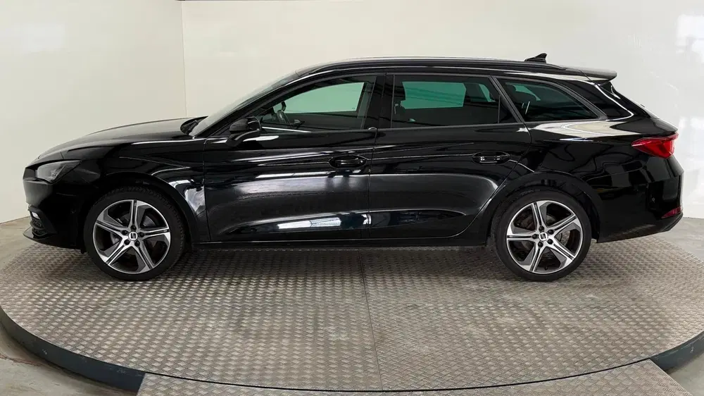SEAT Leon 1.0 TSI Style Business Intense benzin uit 2022, foto 2