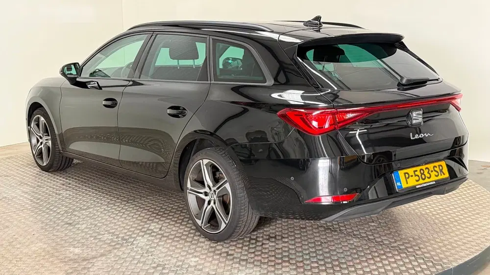 SEAT Leon 1.0 TSI Style Business Intense benzin uit 2022, foto 3