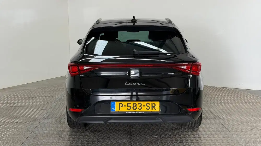 SEAT Leon 1.0 TSI Style Business Intense benzin uit 2022, foto 4