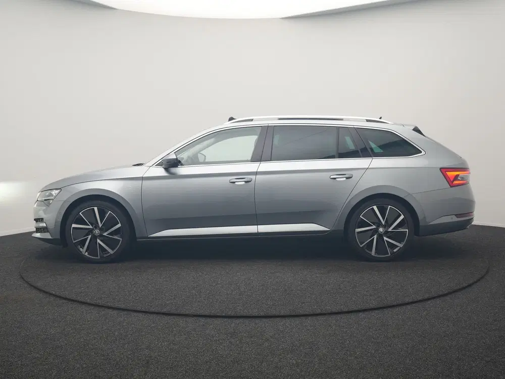 Skoda Superb 1.4 TSI iV Laurin & Klement PHEV 218pk De uit 2020, foto 2