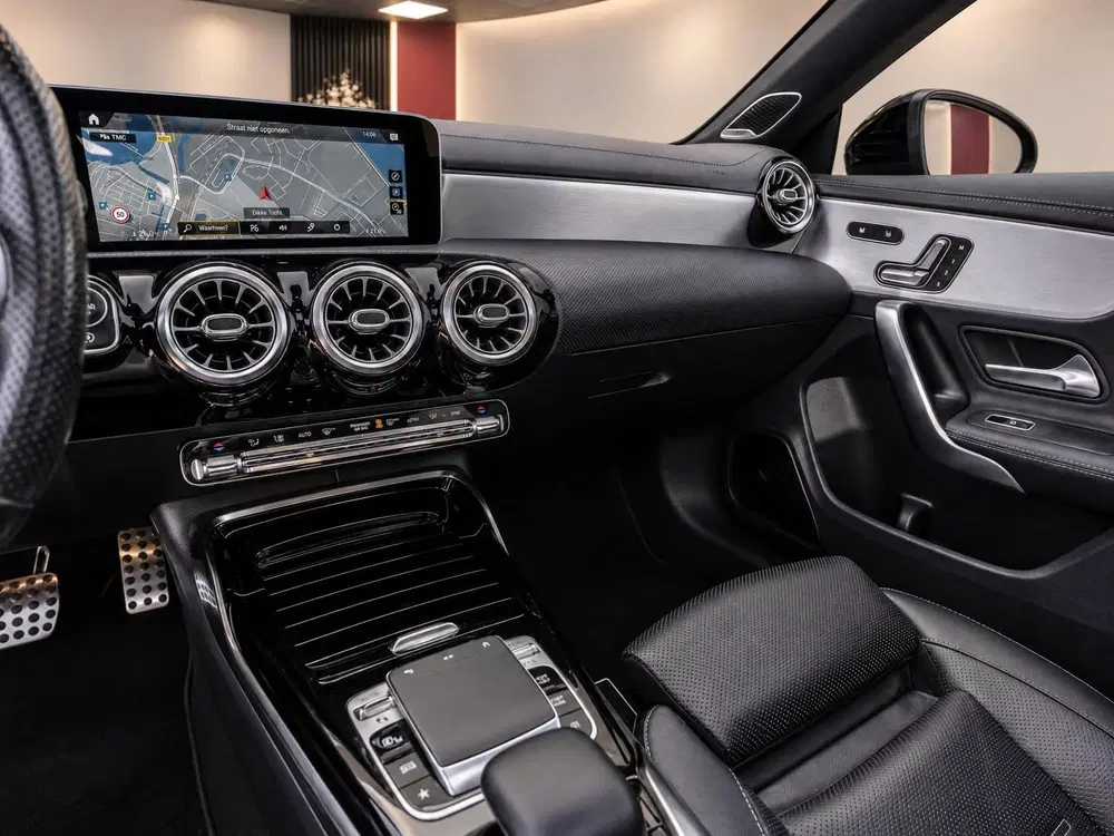 Mercedes-Benz CLA AMG 35 4MATIC Premiu uit 2019, foto 2