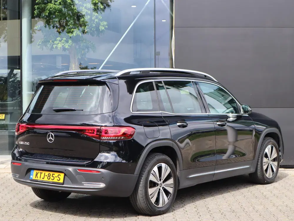 Mercedes-Benz EQB 250 Luxury Line 67 kWh uit 2023, foto 2