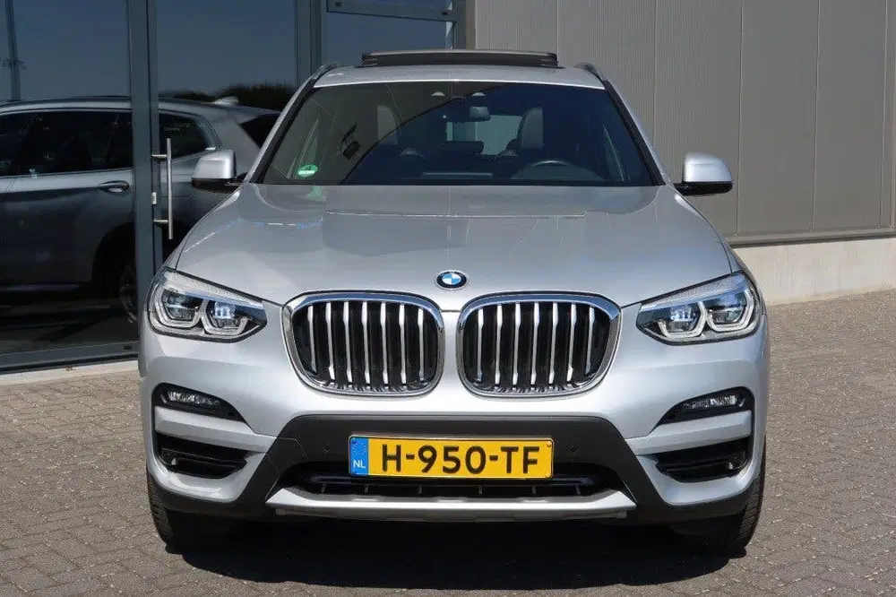 BMW X3 xDrive30e Edition plug-in uit 2020, foto 2