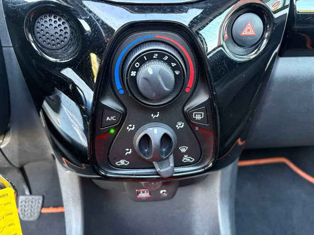 Toyota Aygo 1.0 VVT-i x-otic CABRIO AUTOMAAT LMV uit 2019, foto 12