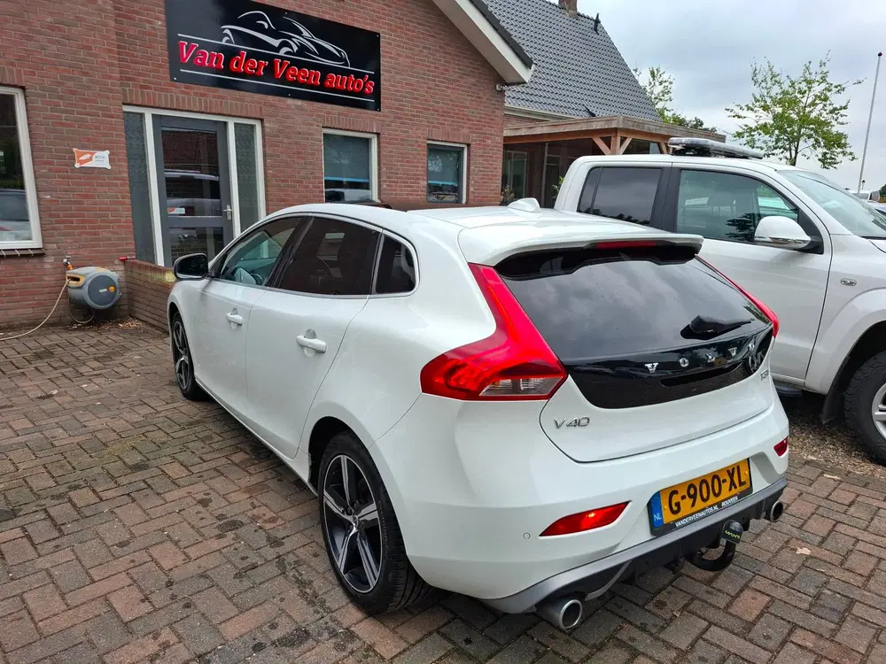 Volvo V40 1.5 T3 Polar+ Sport R-Design Dealer onderh uit 2019, foto 3