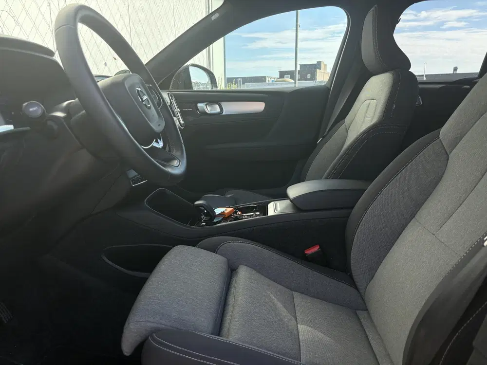 Volvo XC40 2.0 B4 Plus Dark uit 2026, foto 5