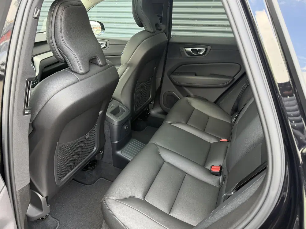 Volvo XC60 2.0 T6 Plug-in hybrid AWD Plus Dark uit 2023, foto 13