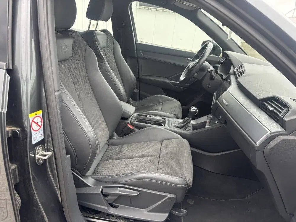 Audi Q3 35 TFSI S-Line Carplay Camera Led Stoelver uit 2020, foto 2