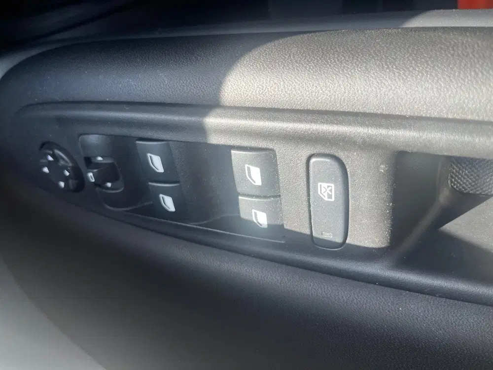 Jeep Avenger 1.2 Longitude navi apple play lm velg lede uit 2024, foto 11