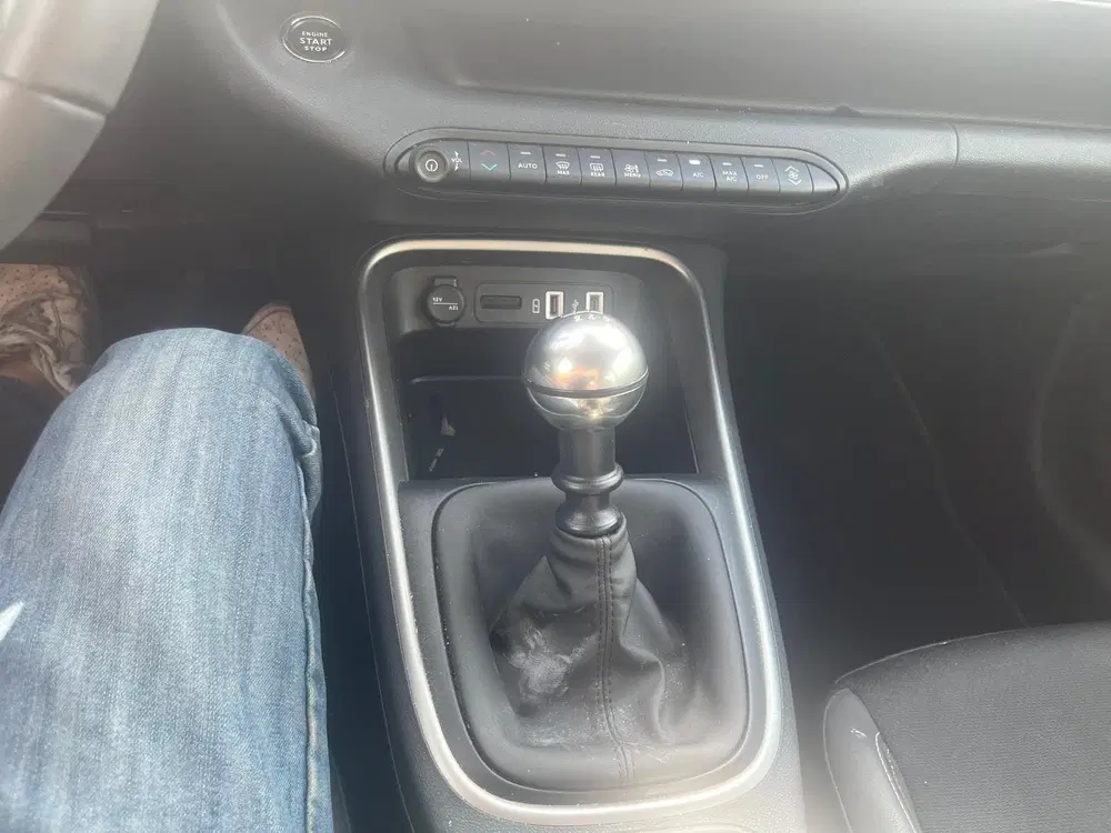 Jeep Avenger 1.2 Longitude navi apple play lm velg lede uit 2024, foto 9