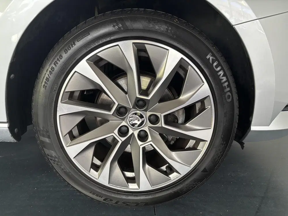 Skoda Fabia 1.0 TSI Business Edition uit 2022, foto 4