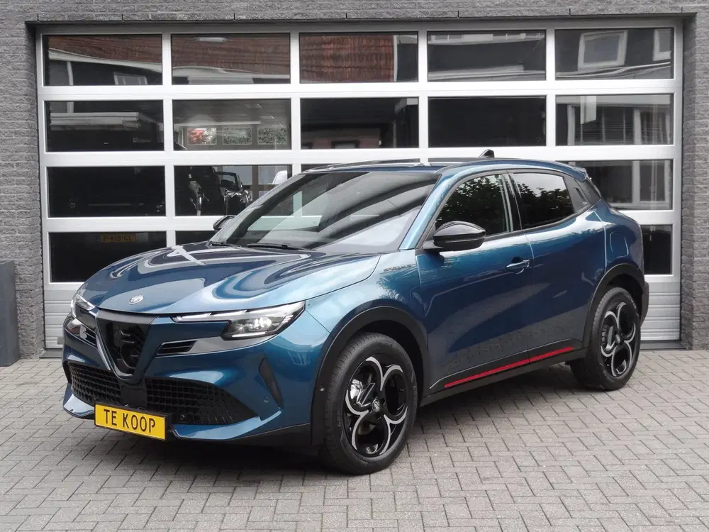 Alfa Romeo Junior 1.2 Turbo Hybrid Ibrida Speciale uit 2025