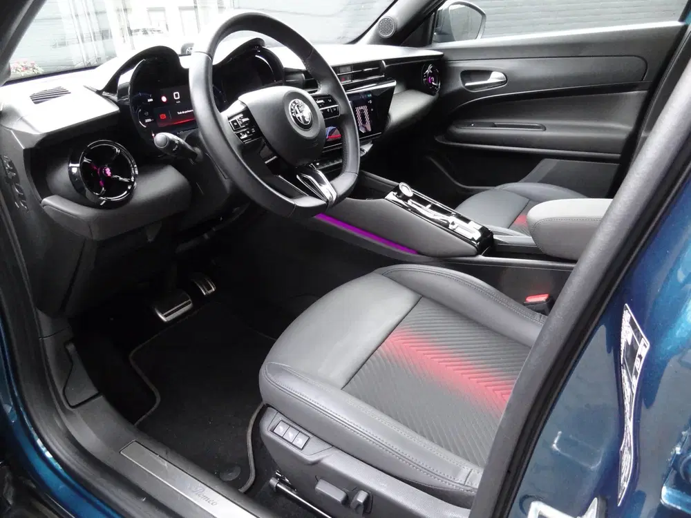 Alfa Romeo Junior 1.2 Turbo Hybrid Ibrida Speciale uit 2025, foto 9