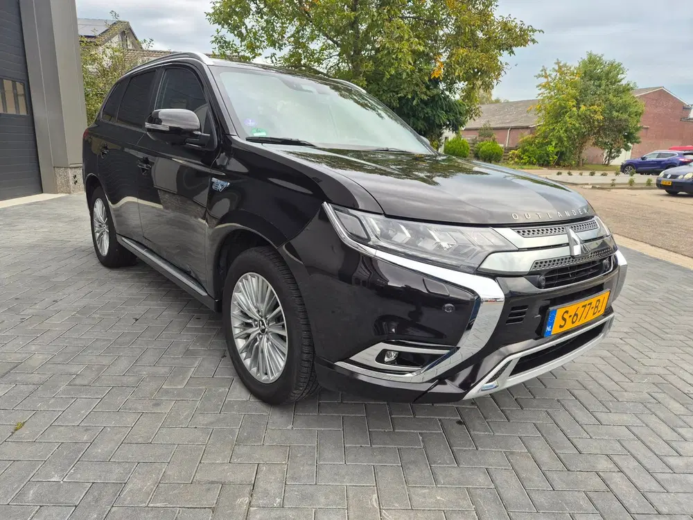 Mitsubishi Outlander 2.4 PHEV S-Edition Leder uit 2019, foto 2