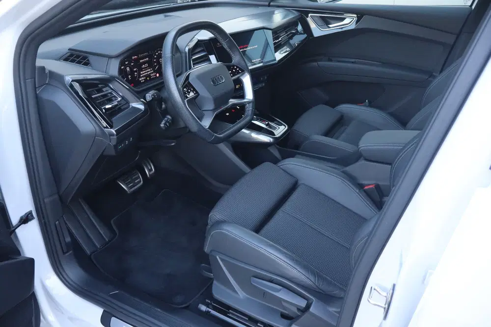 Audi Q4 e-tron 40 Launch edition S Competition 77 kWh uit 2023, foto 4