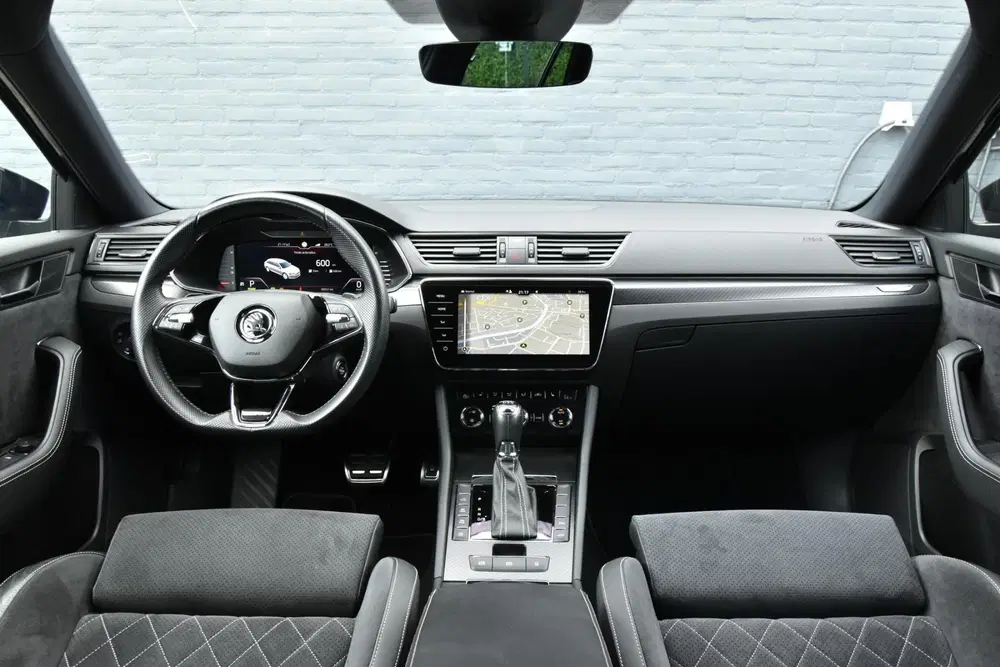 Skoda Superb 1.4 TSI iV Sportline Business uit 2020, foto 3