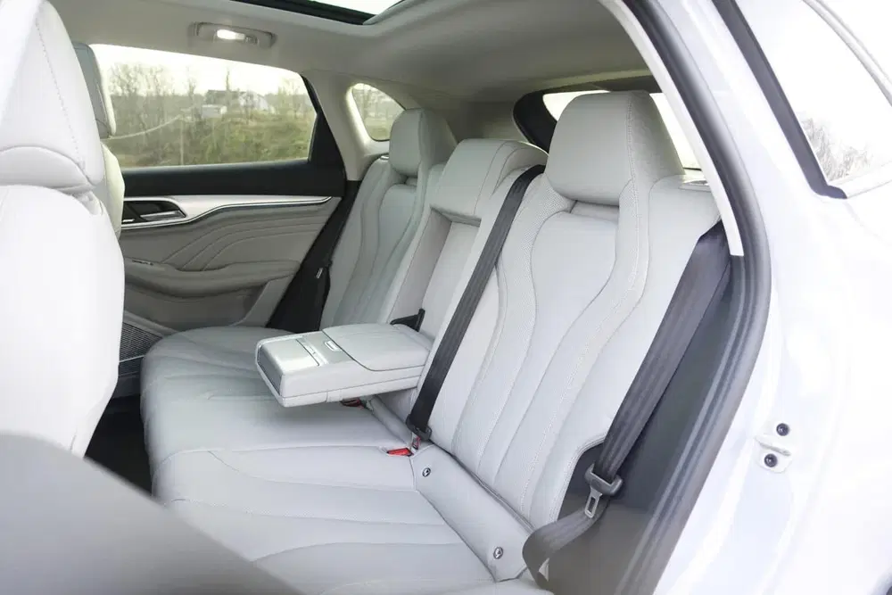MG Marvel R Performance AWD 70 kWh uit 2022, foto 15