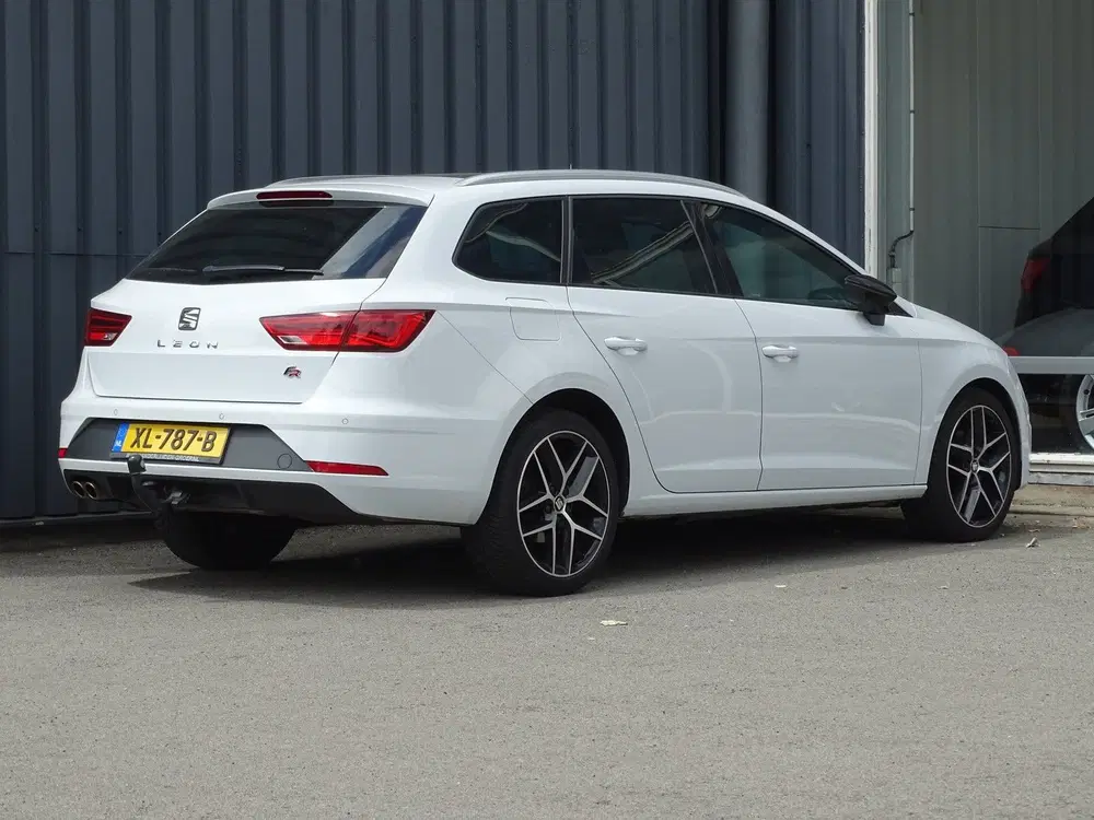 SEAT Leon 1.5 TSI FR Business Intense Automaat uit 2019, foto 3
